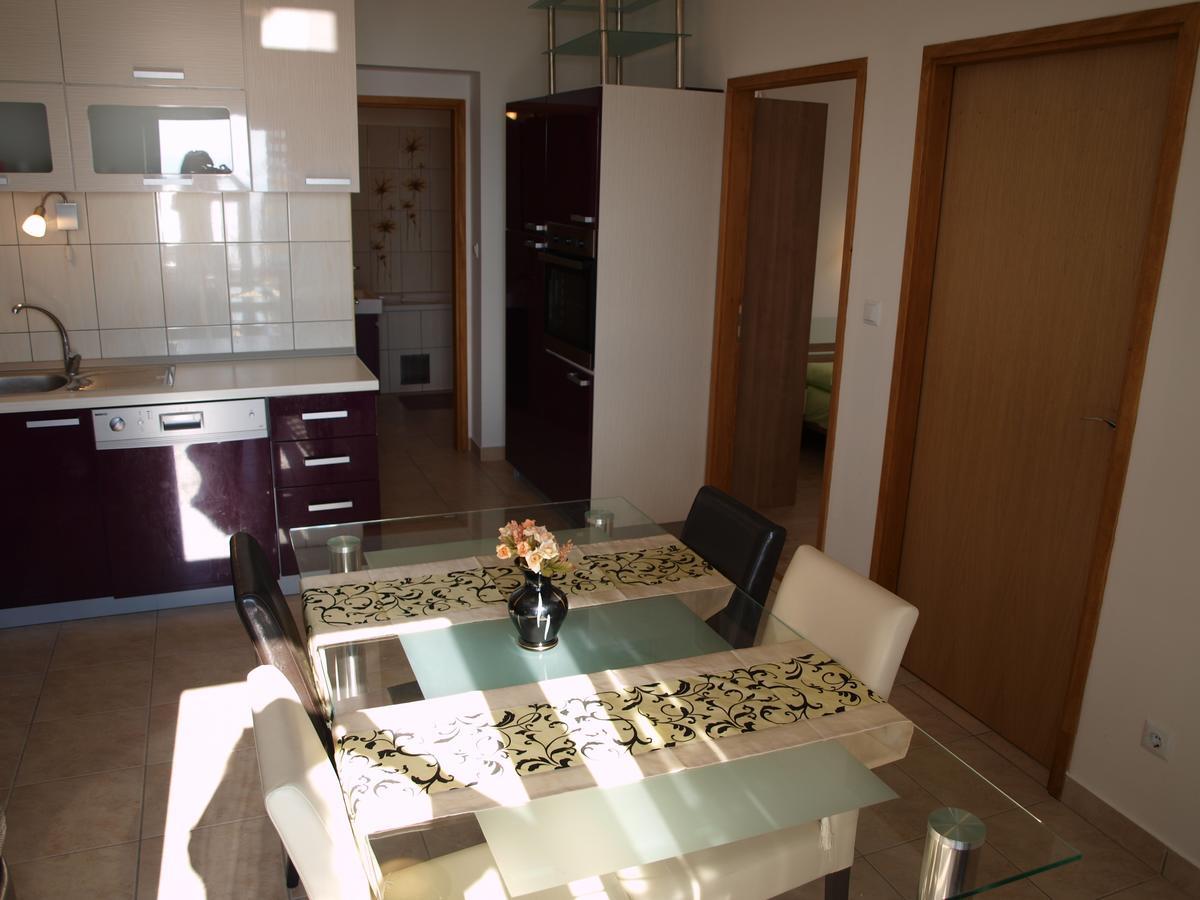 Apartments Nadia Игране Экстерьер фото