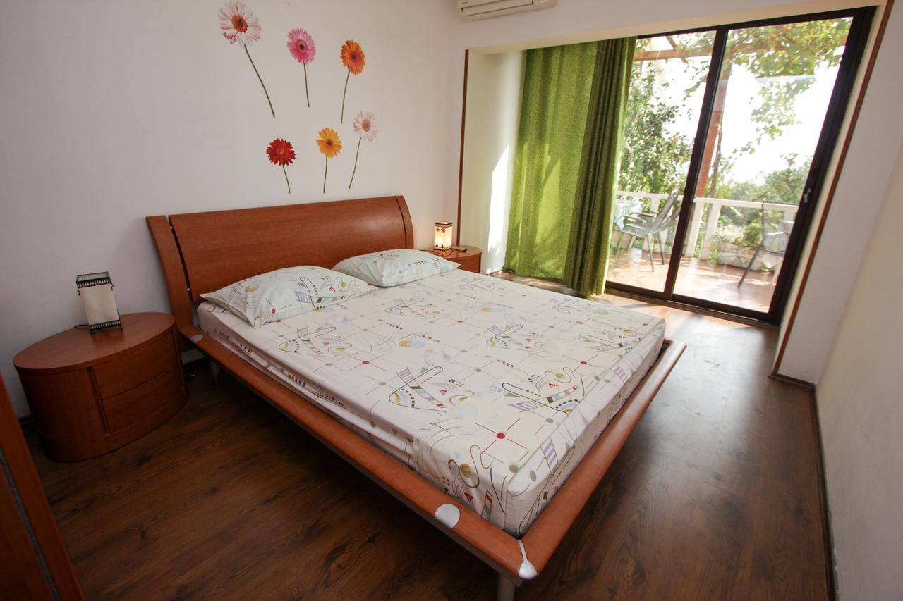 Apartments Nadia Игране Экстерьер фото