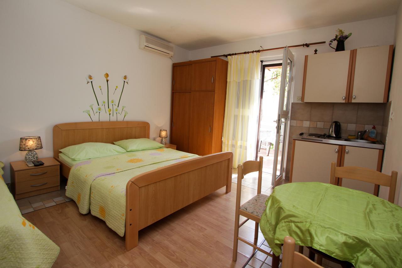 Apartments Nadia Игране Экстерьер фото